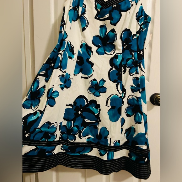 Sleeveless v neck floral print summer dress by Jones Studio NWT - Picture 4 of 6